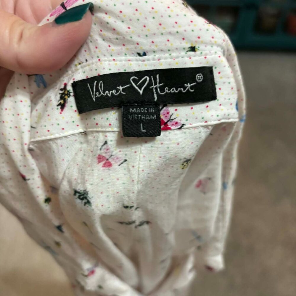 Women's White Sleeve-Less Top with Dragonflies & Ladybugs - Picture 5 of 5